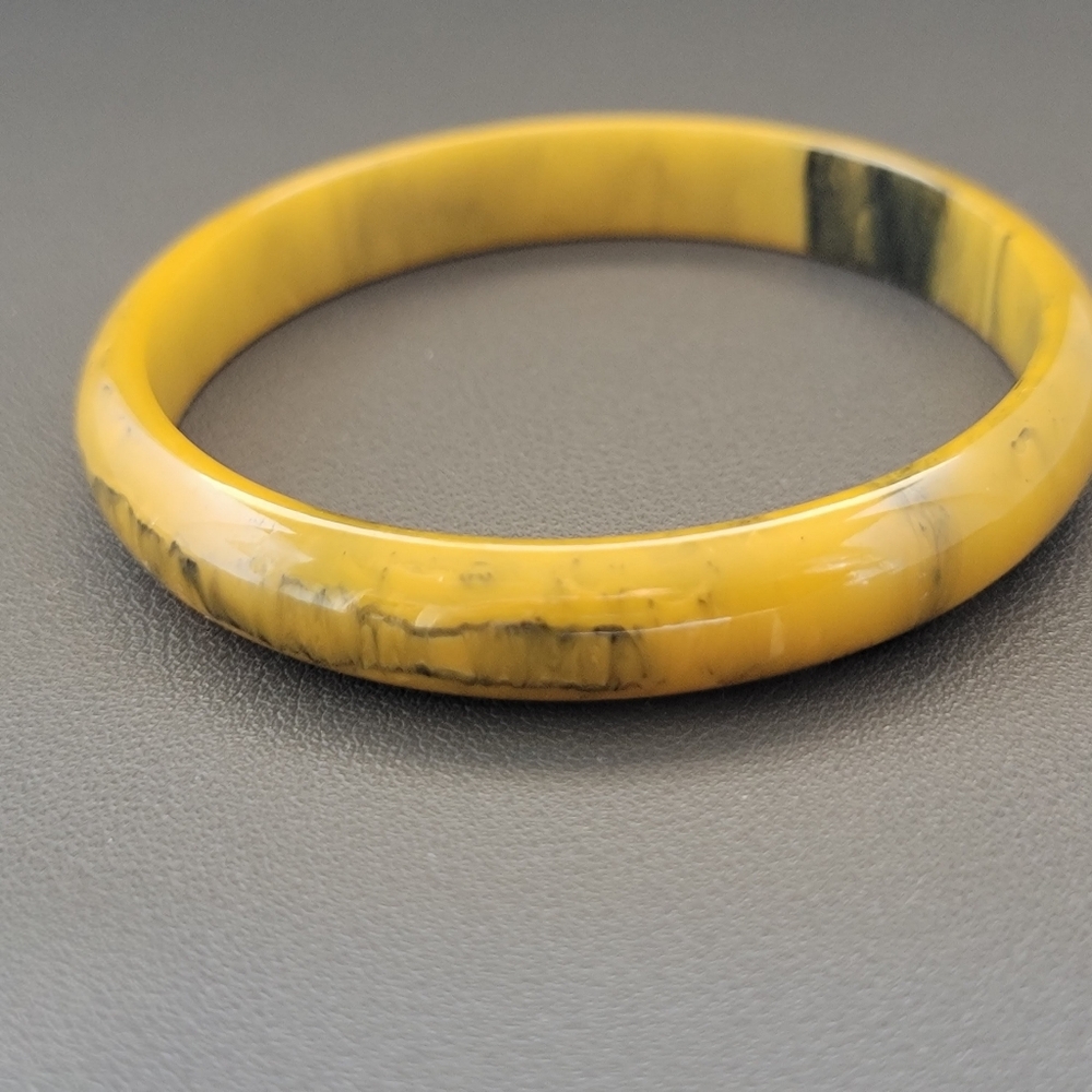 Authentic Vintage Marbled Butterscotch Bakelite Bangle - Picture 5 of 7